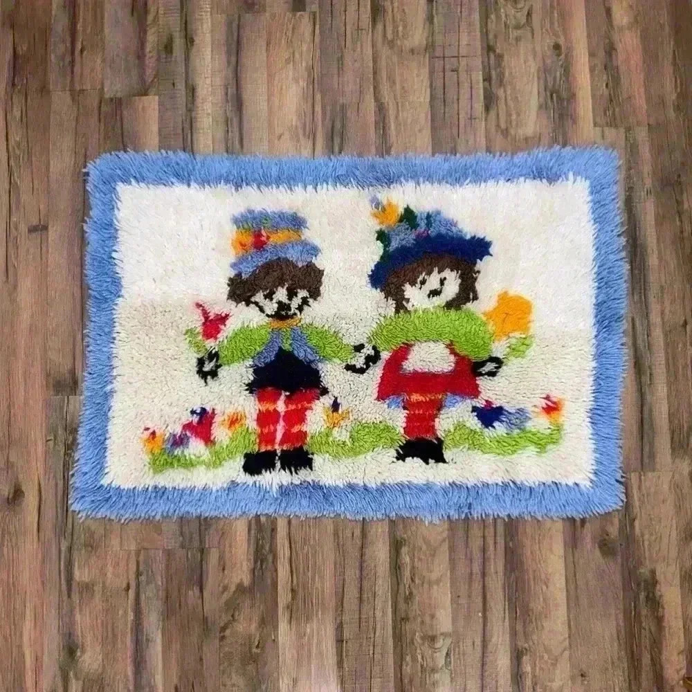 VINTAGE! Latch Hook Rug, Kids, multicolored! - Picture 2 of 6